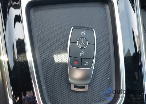 2025 Mercedes-Benz Gla 250 4Matic z USA, uszkodzony, nr VIN W1N4N4HB0SJ694503